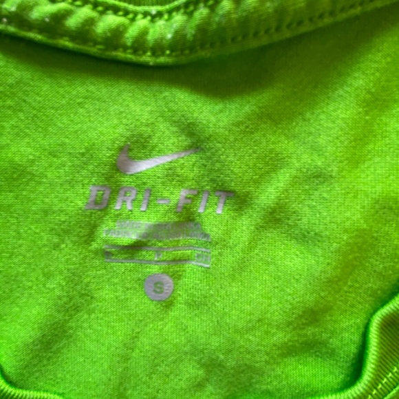 🤸🏻‍♂️SOLD🤸🏻‍♂️Nike Dri-Fit Lime Green Tank Top - Picture 4 of 8